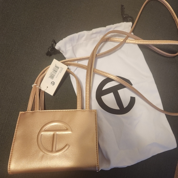 Color - Picture 1 of 1